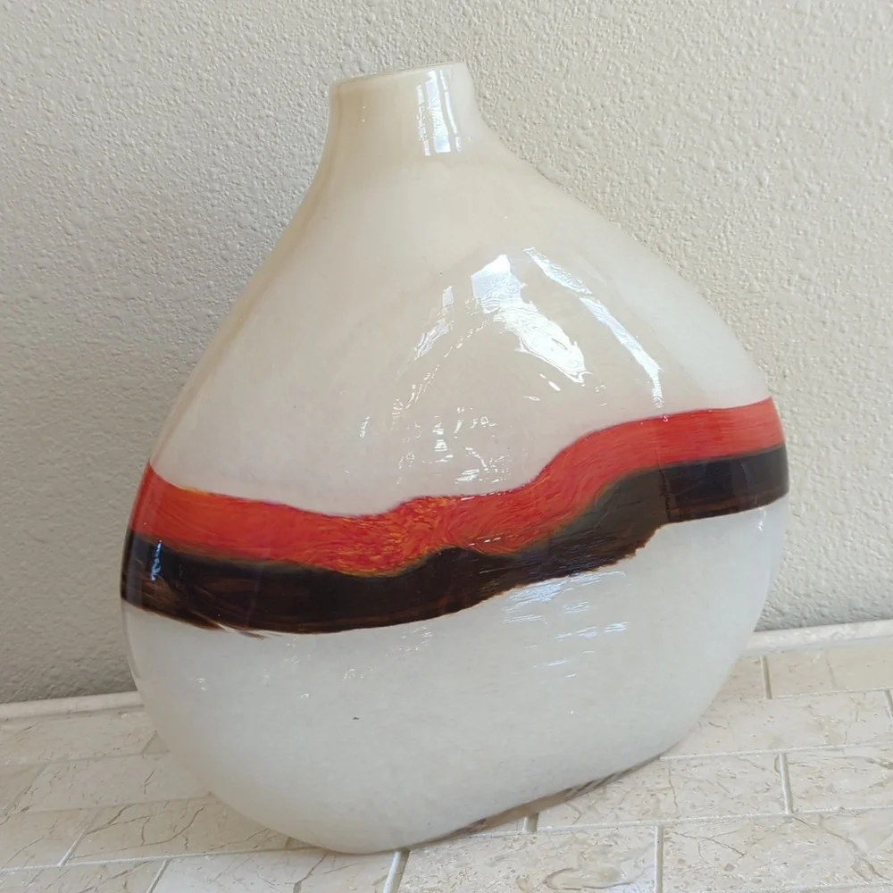 Beautiful Vase - Picture 3 of 4